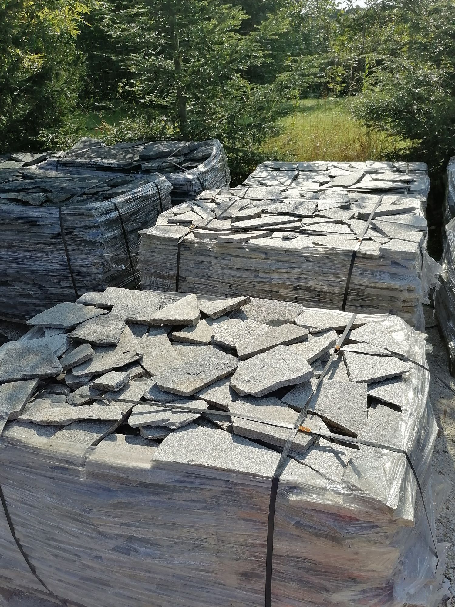 Kamień na elewację taras naturalny gnejs nieregularny łupek gr 1-3 cm