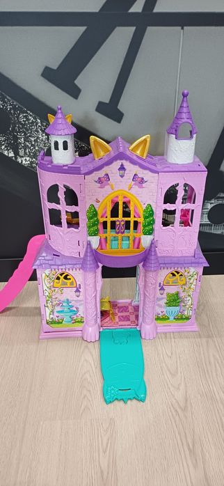 Pałac Enchantimals z wyposażeniem, lalką i liskiem