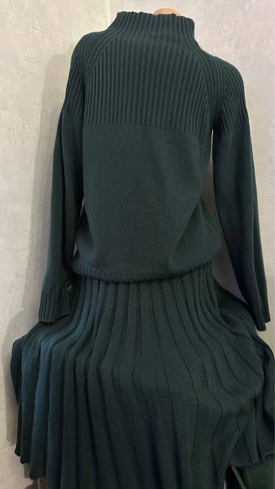 Теплий трикотажний костюм (светр + плісирована спідниця)