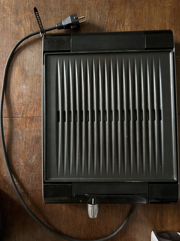 grill elektryczny Philips HD4417