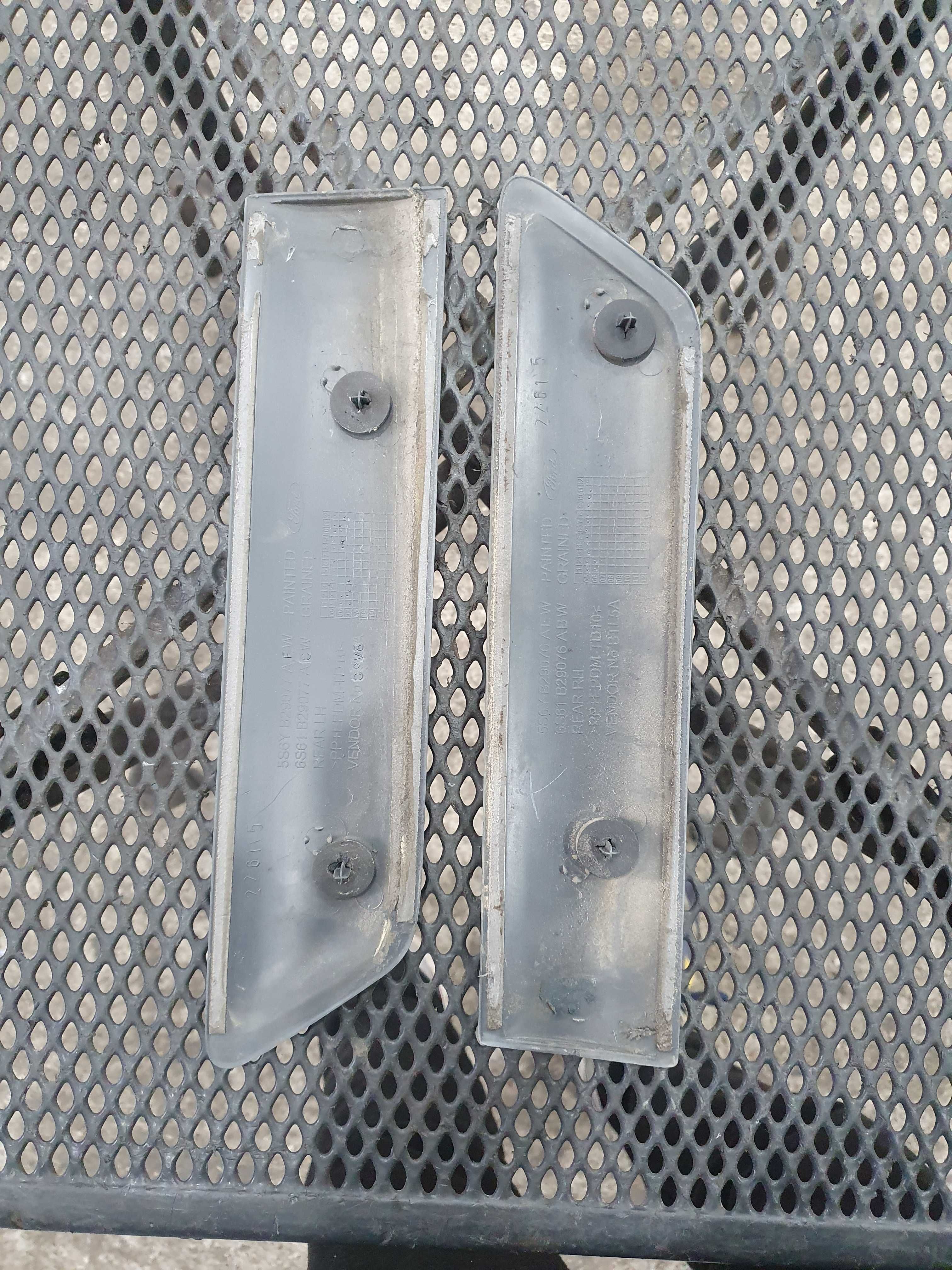 Listwa blotnika tylnego Ford fiesta mk6 lift 3 drzwi komplet