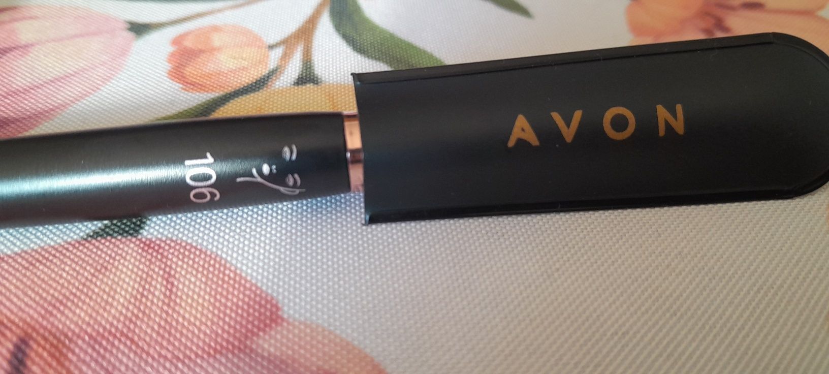 Pedzelek do korektora Avon