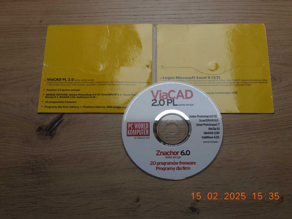 PC WORLD 01/2002  - ViaCAD 2.0 , Znachor 6.0   1 CD