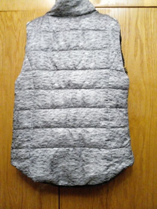 Двусторонняя жилетка для девочки