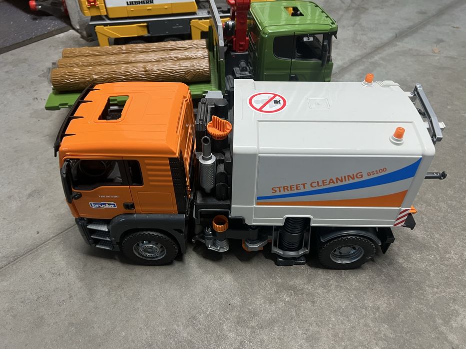 Bruder MAN scania mercedes Zamiatarka do ulicy