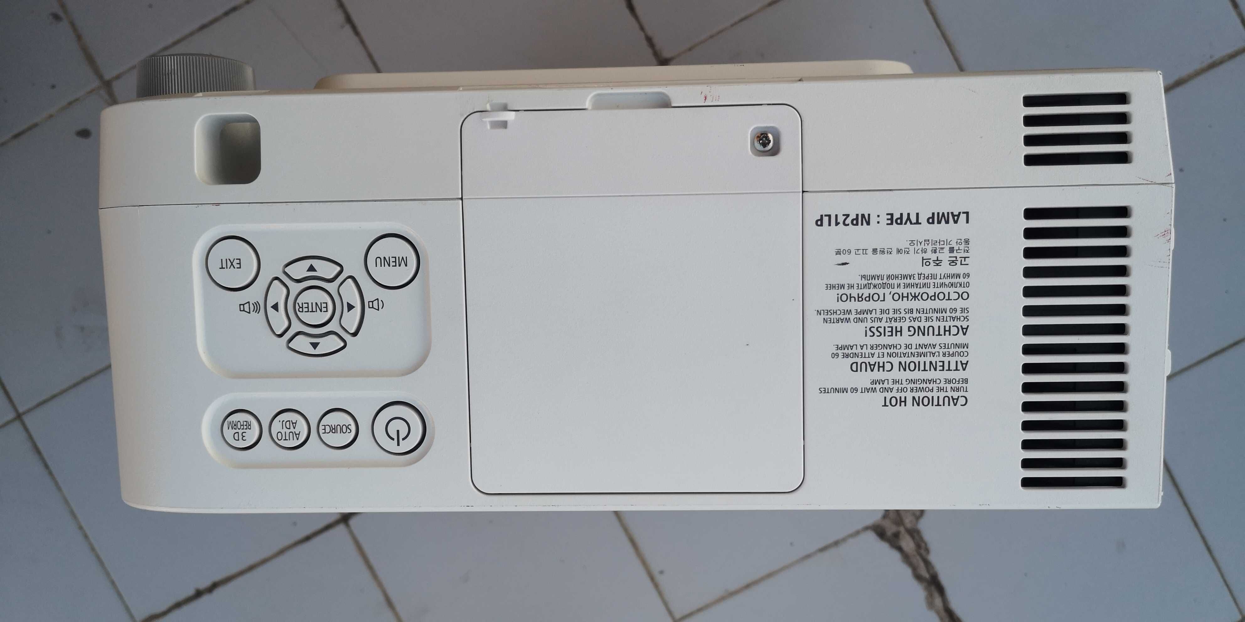 Projetor NEC500UG com avaria