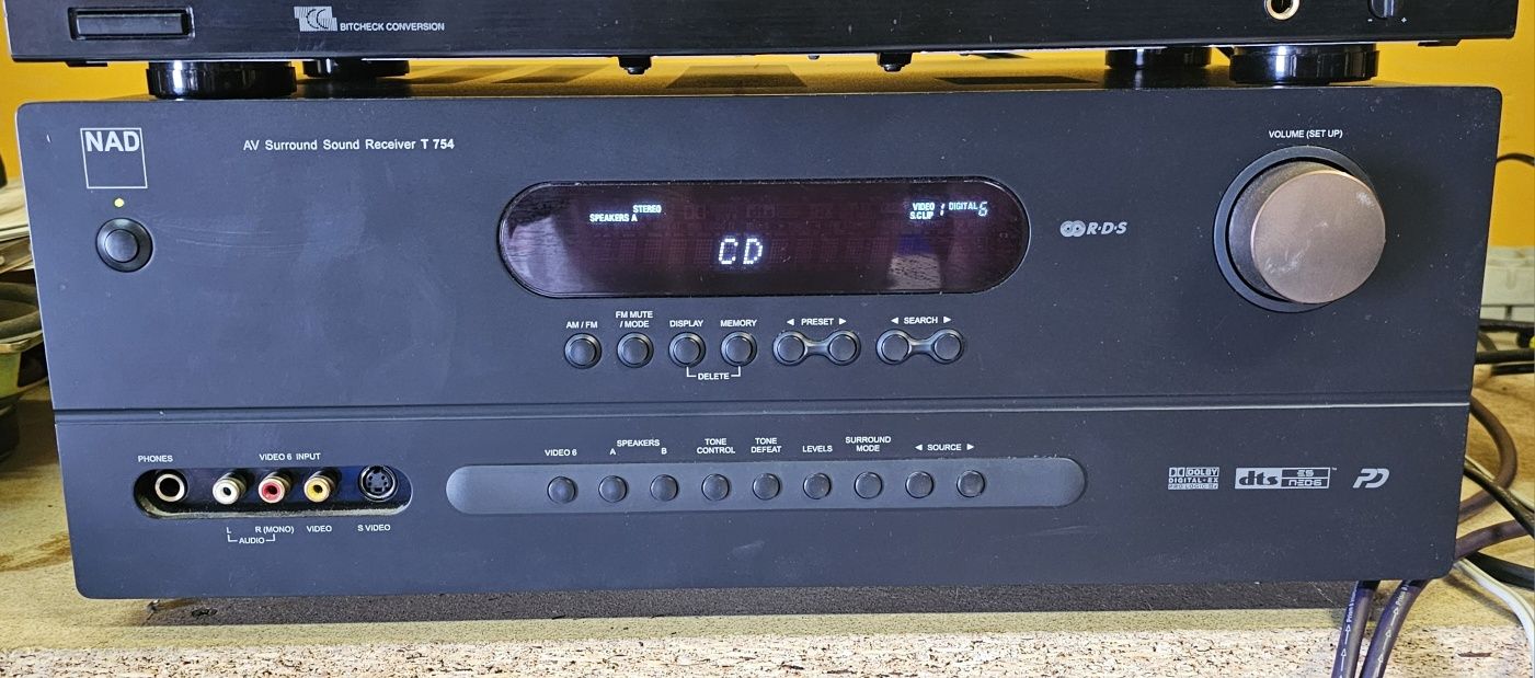 Amplituner NAD T754