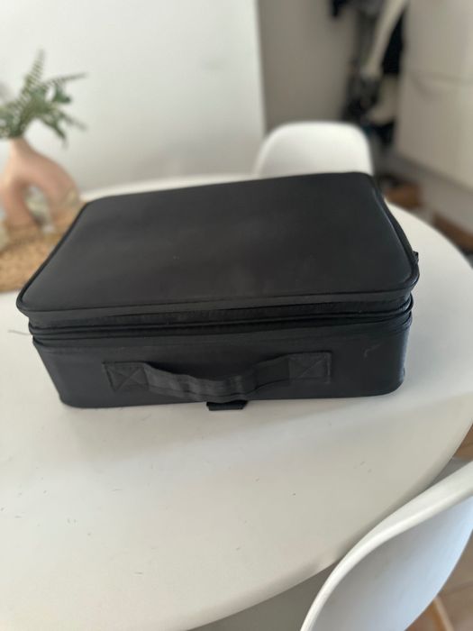 Mala de maquilhagem com compartimentos