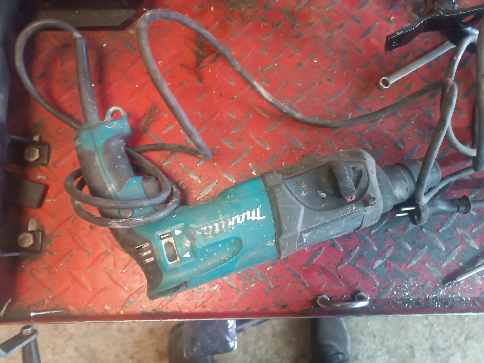 Makita HR2470 młotowiertarka