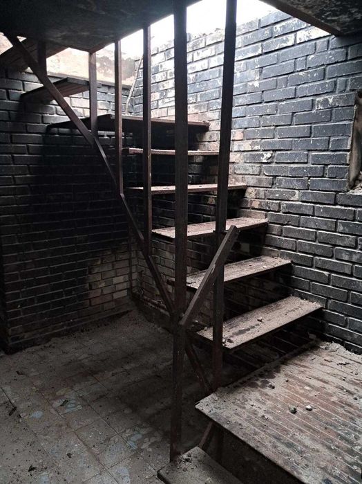 Продам ділянку (11сот) з будинком біля Києва. Будуй свій дім мрії!