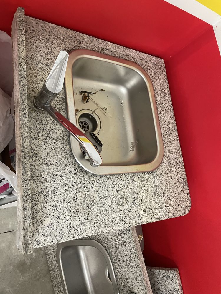 Bancada em granito com banca em inox