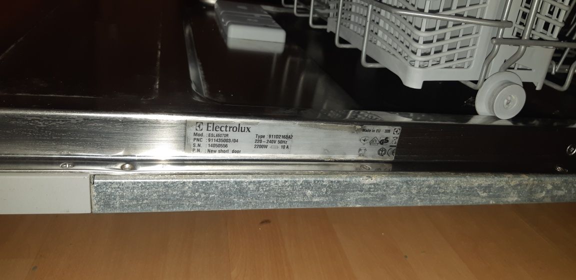 Посудомийна машина Electrolux ESL 65070 R