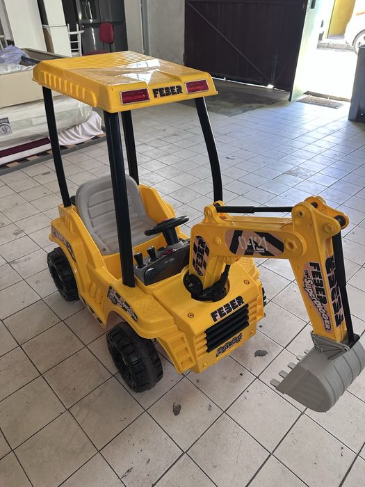 Escavadora eletrica 12v feber criança