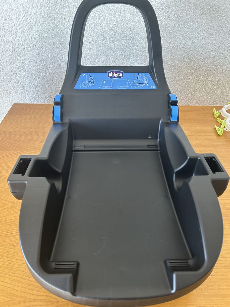 Cadeira Auto CHICCO + Base + Adaptadores para Carrinho