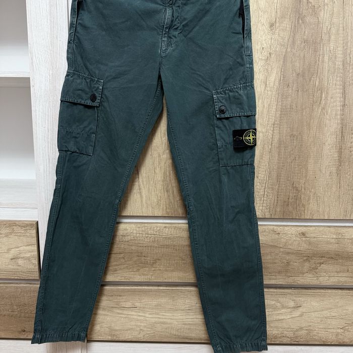 Оригінальні чоловічі штани карго Stone Island з патчем