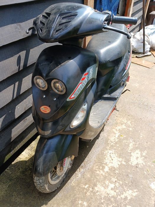 Скутер 50 на ходу с номерами и  регистрацией в Мрэо