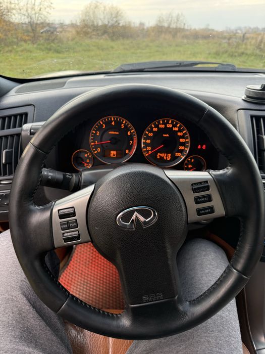 Продам автомобіль INFINITI FX35