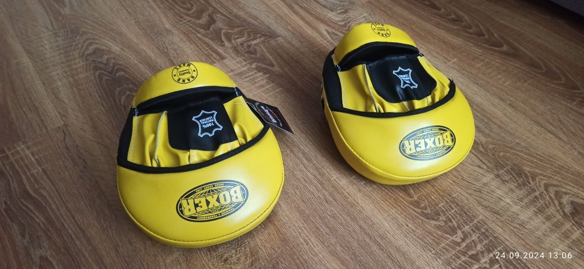 Лапи боксерські гнуті Boxer шкіряні