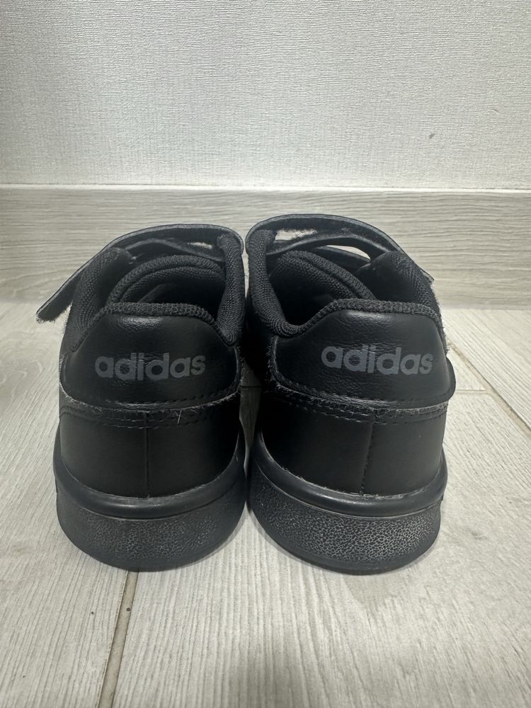 Дитячі кросовки adidas