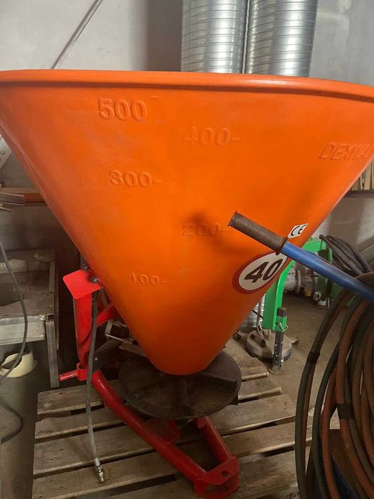 NOWY Rozsiewacz do nawozów DEXWAL 500L