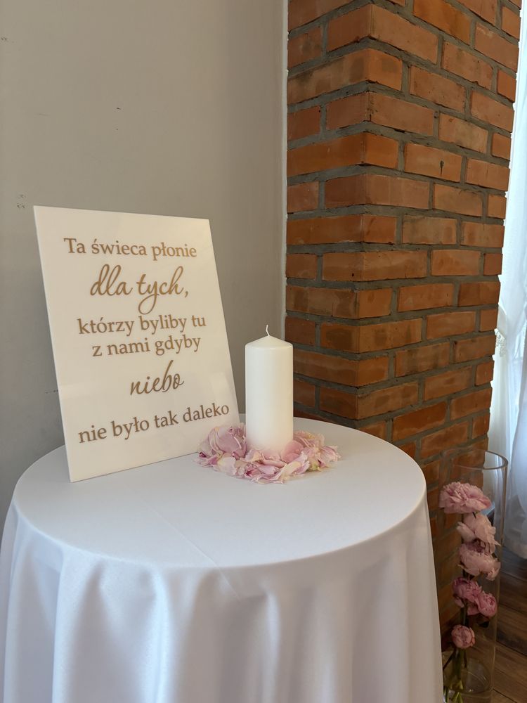 Tabliczka PAMIĄTKOWA – „Ta świeca płonie dla tych…”