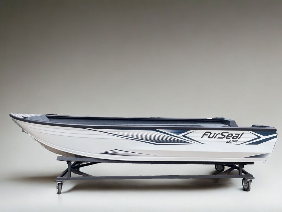 Човен FurSeal 425 TILLER