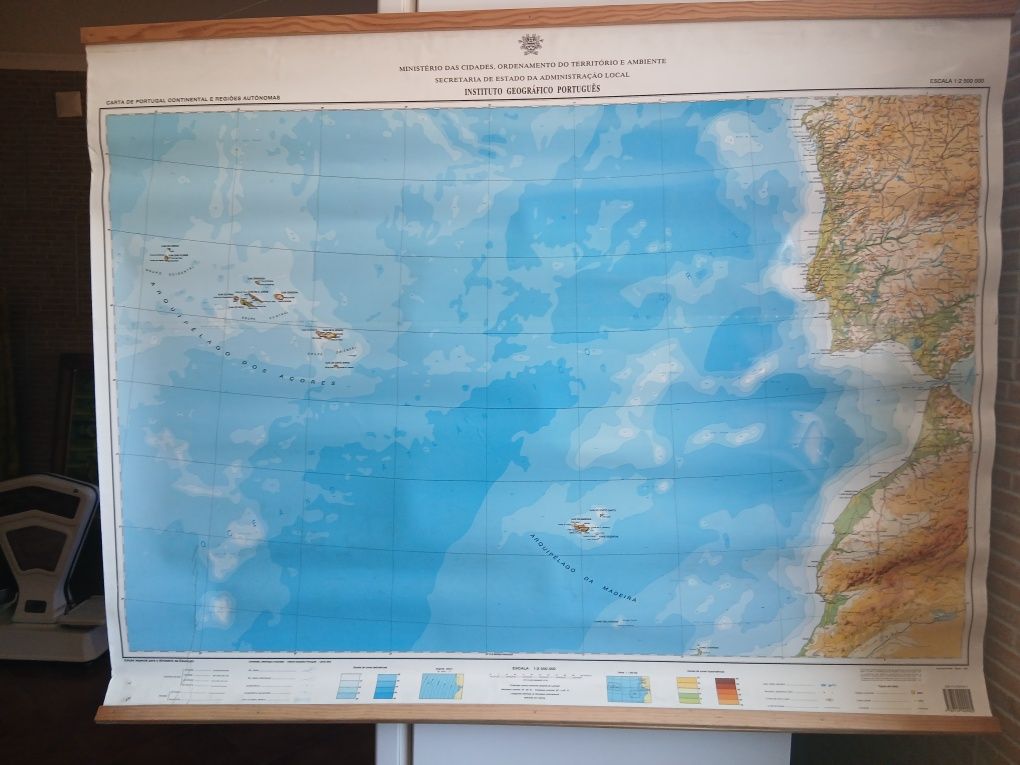 Mapa de Portugal com as Ilhas