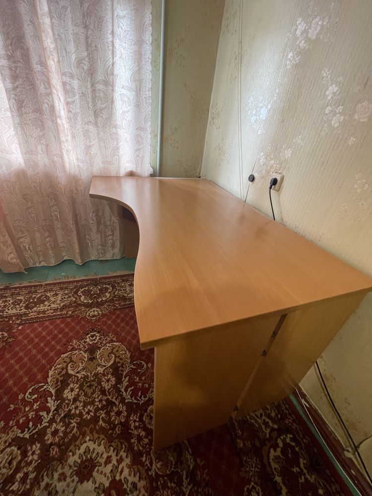 Стол рабочий, компьютерный, офисный.
