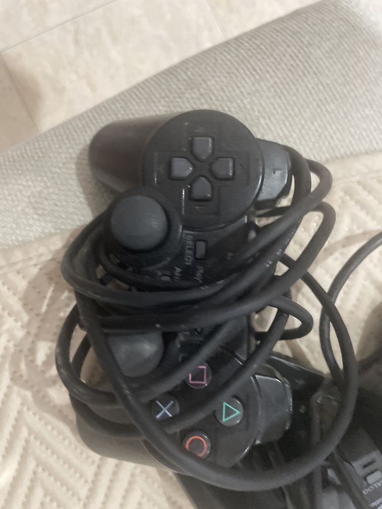 Vende se Ps2 usada + 2 comandos