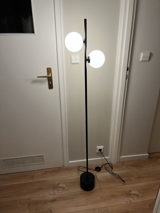 Czarna lampa podłogowa Kayle home&you industrialna czarna metal szkło