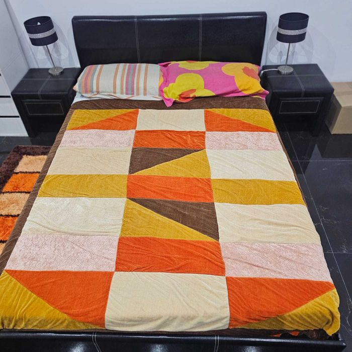 Cama Casal com Mesas de Cabeceira