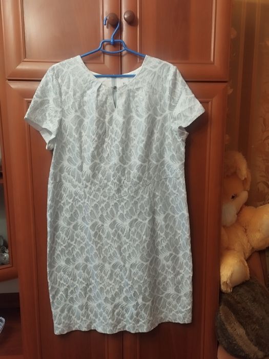 Нарядне плаття , дуже красиво виглядає