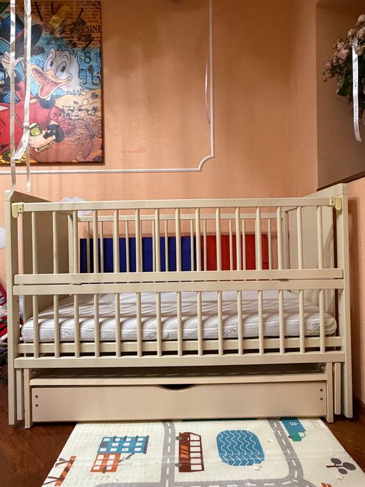 Кроватка дитяча з маятником і шухлядкою