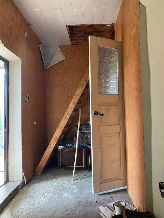 Продам дачу в мальовничому місці біля річки