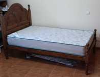 Cama solteiro usada com colchão e estrado