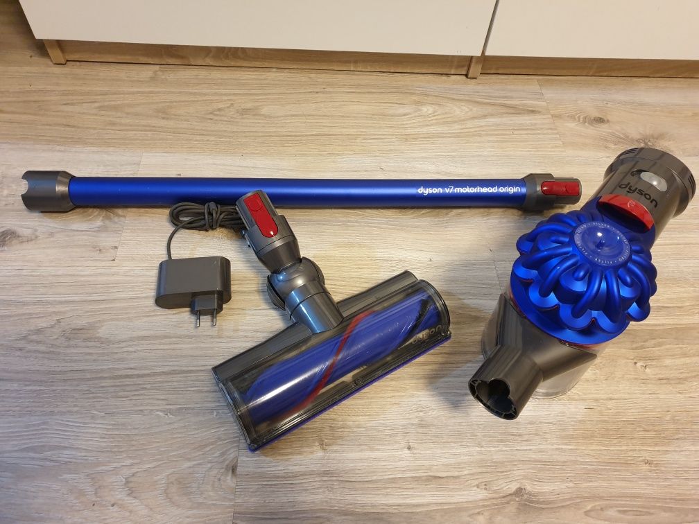 Odkurzacz Dyson v7 bezprzewodowy pionowy ładny