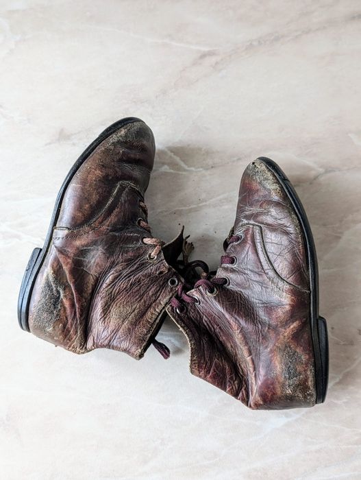 Przedwojenne buciki dziecięce z historią antyk