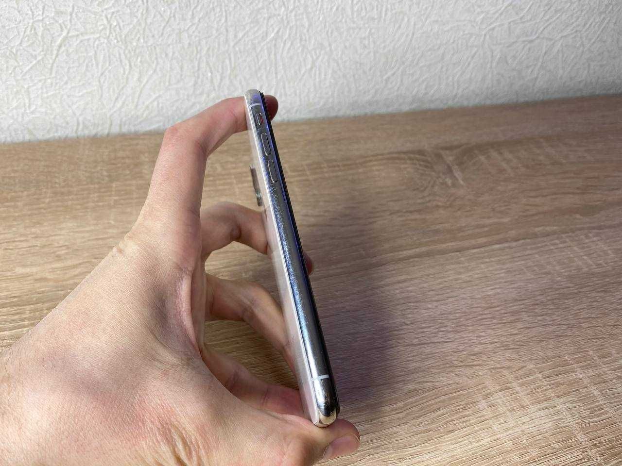 Apple iPhone Xs  в гарному стані