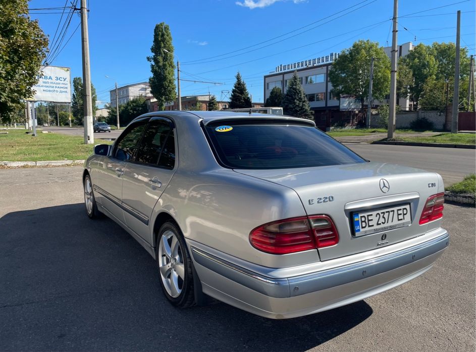 Мерседес Е-210 дизель.