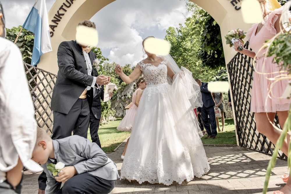 Suknia ślubna z koronką JAK NOWA