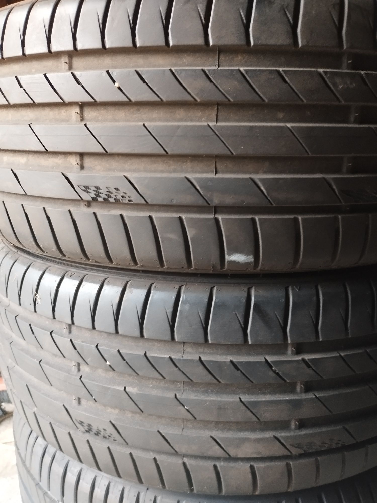 Kumho 235/40 R19 jak Nowe