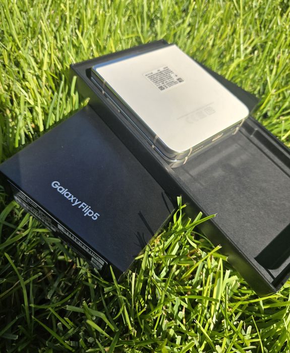Смартфон Samsung Galaxy Flip 5 8/256GB Beige
СмартфониГоловна
Смартфон