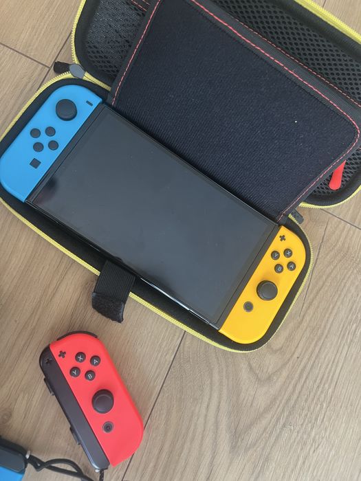 Nintendo switch oled plus dwie gry