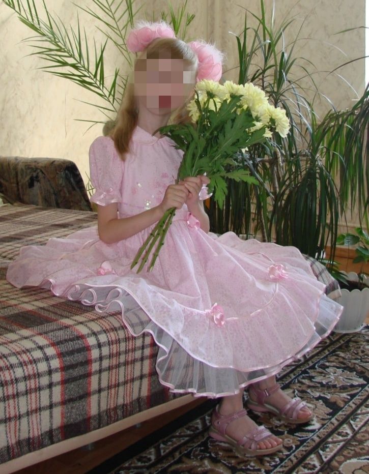 Платье нарядное для девочки 5-6 лет + 2 банта