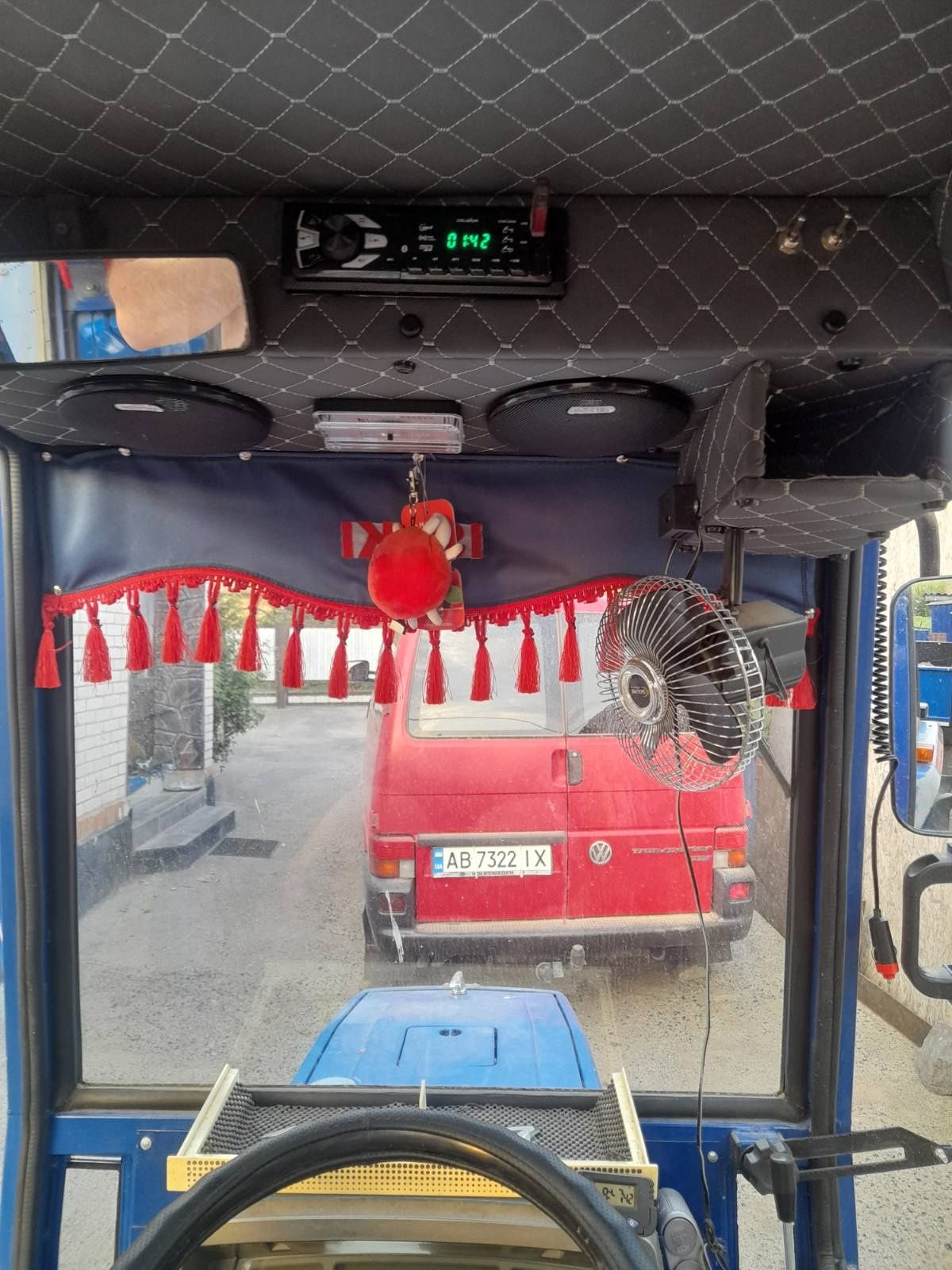 Японській міні трактор