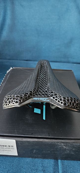 Siodełko rowerowe RYET 3D CARBON 7x9
