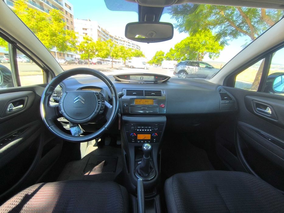 Citroën C4 1.6 HDi110cv  Ano 2005  poucos km reais  Revisões na marca