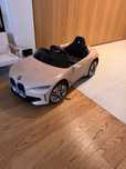 Praktycznie nowy BMW i4 dla dzieci samochod