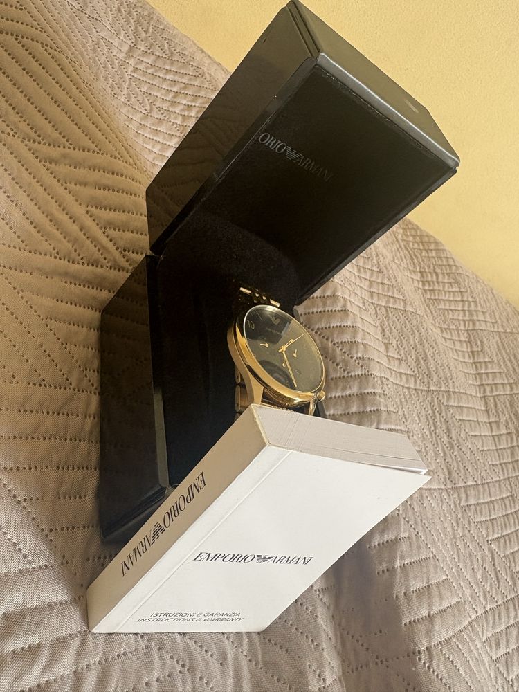 Zegarek zloty Emporio Armani z fabryczna folia od wewnątrz