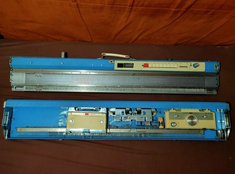 Старая вязальная машинка